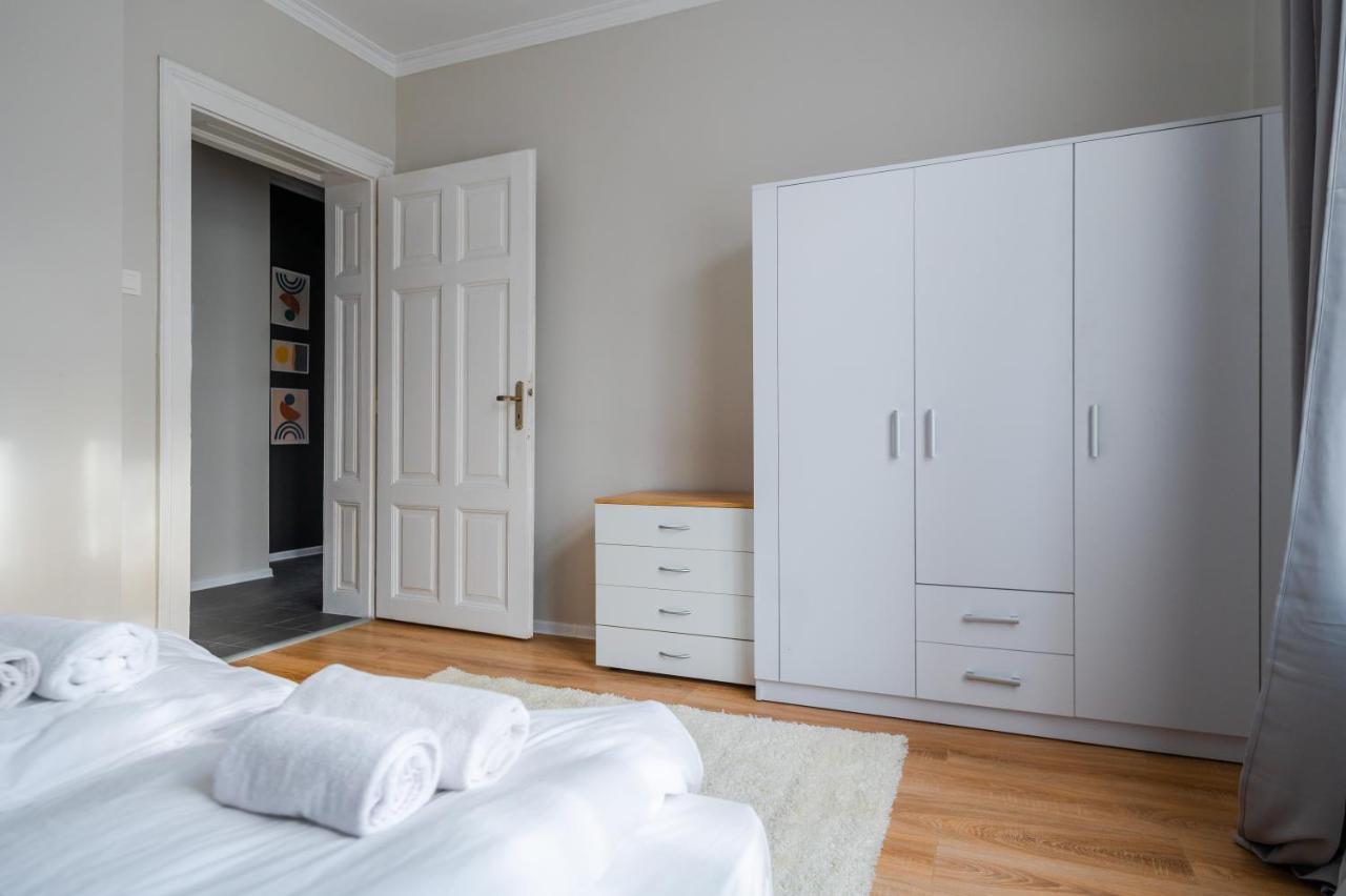 Boutique 2-Bedroom Apartment In Sofia Extérieur photo